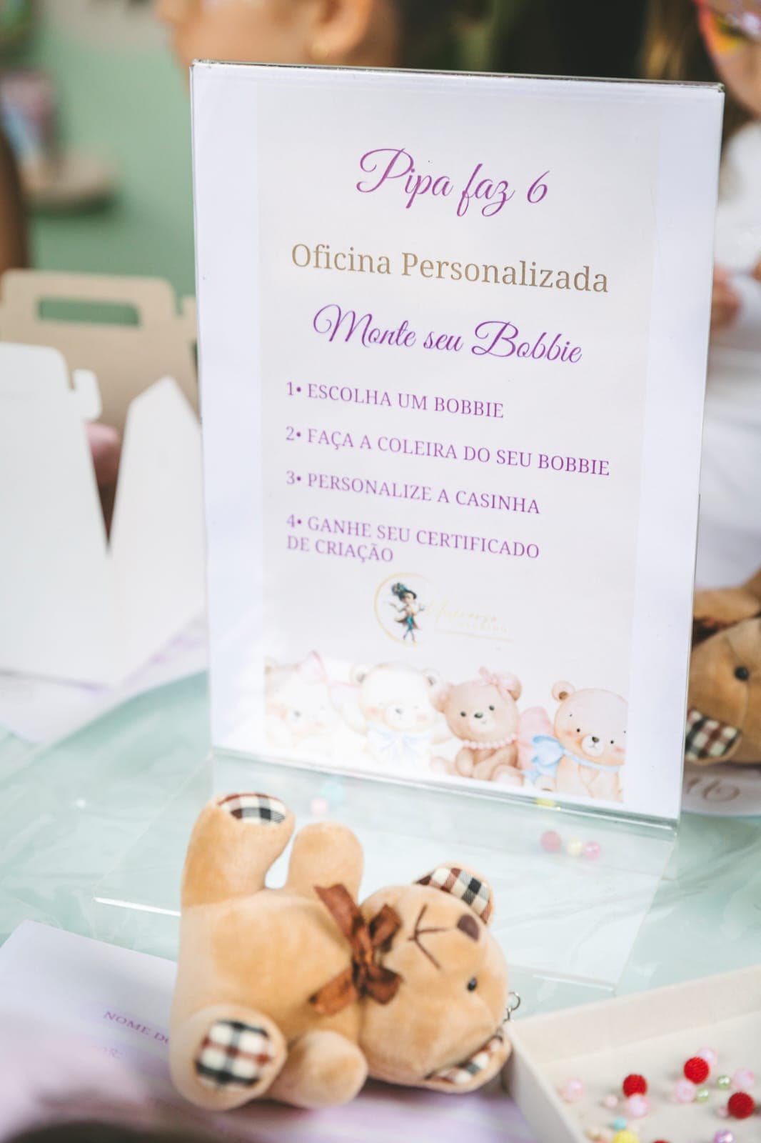 placa da oficina personalizada "Monte seu Bobbie", com pelúcia e passo a passo